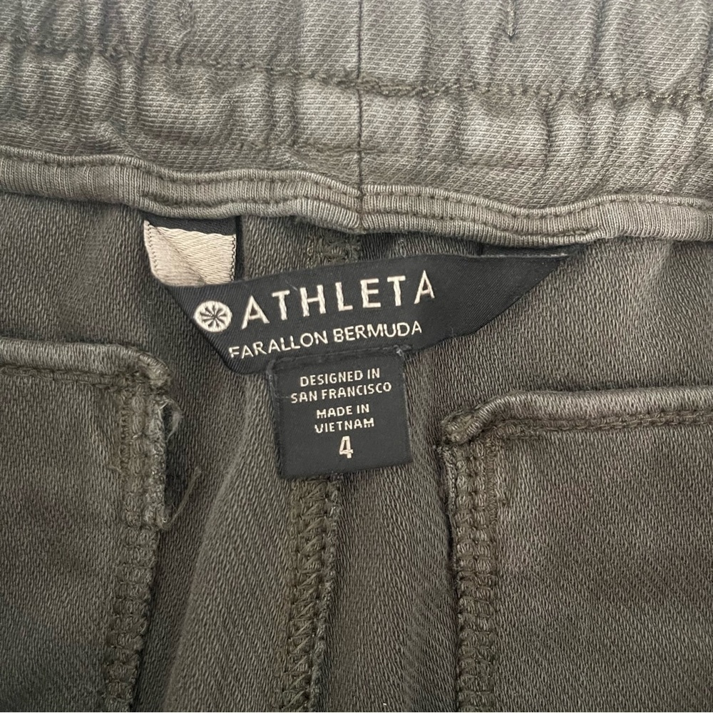 Athleta Cypress Green Elastic Waist Stretchy Pull On Farallon Bermuda Short - Picture 9 of 13